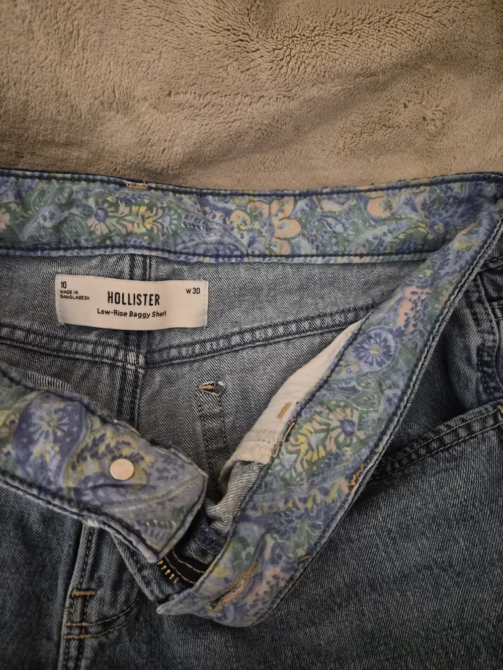 Hollister Low Rise Baggy Shorts With Foldable Waistband